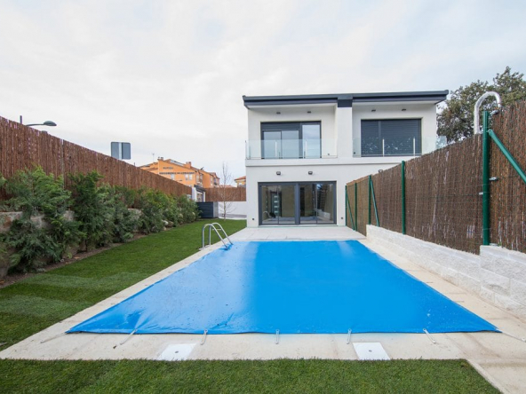 Residencial-ZOE51-vivienda-unifamiliar-pareada-y-piscina-28-1024x682